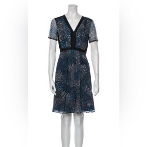 🌹Burberry Brit 💯% Silk Knee Length Dress - US Size 2. Foreign Size IT36